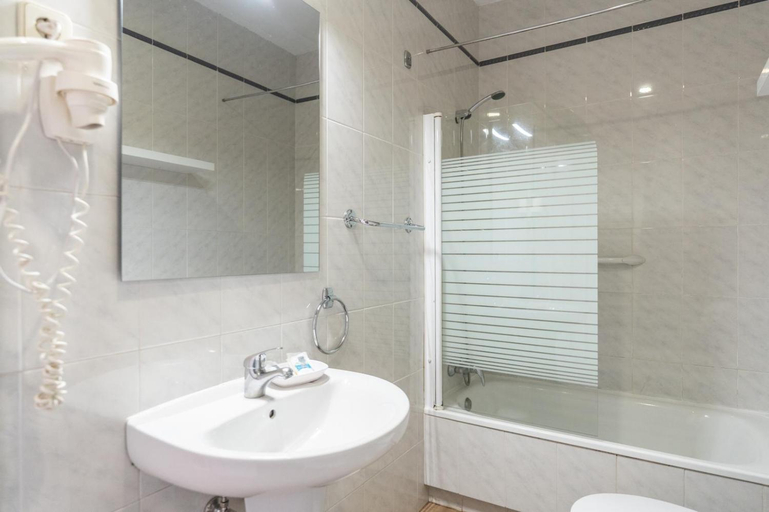 Bathroom 3, Apartamentos Mayor Centro, Madrid