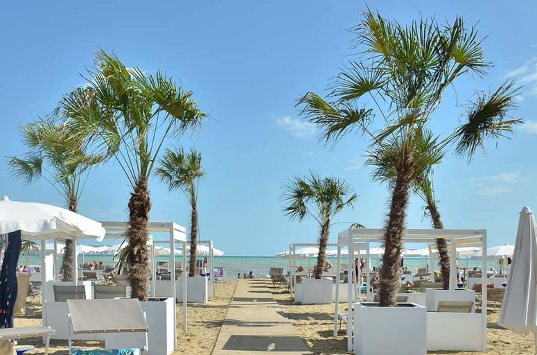 Beach 3, Spacious Flat With a Bright Terrace, Venezia