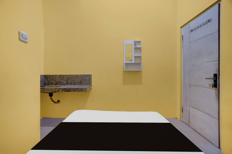 Room 3, OYO 95235 Griya Manisa Homestay Syariah, Malang