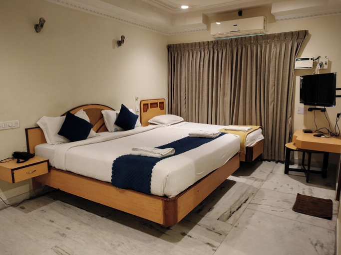 Room 5, Hotel Annamalai, Tiruchirappalli