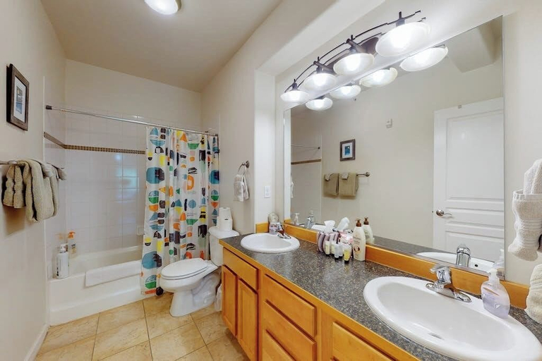 Interior 4, Second-floor Secure Condo Near Girdwood Village, Anchorage