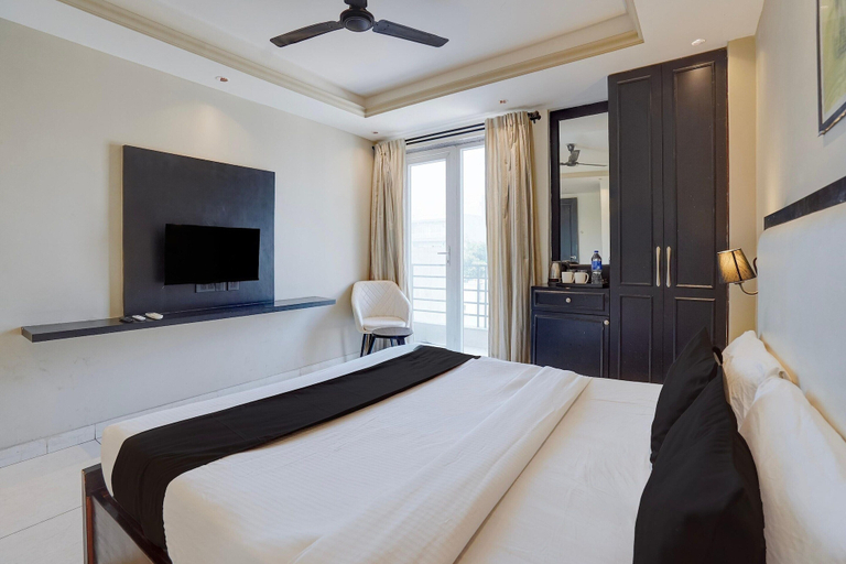 Room 3, Classic With Balcony Cloud Bay, Gurgaon