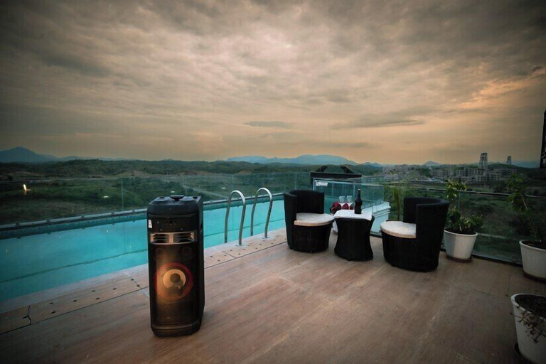 Rooftop pool, Amizunies Boutique Villa, Udaipur