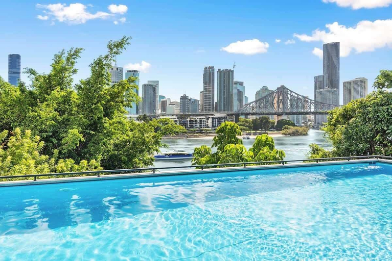 Interior 4, Wow! ~ Skyline City, Water + Story Bridge Views, New Farm