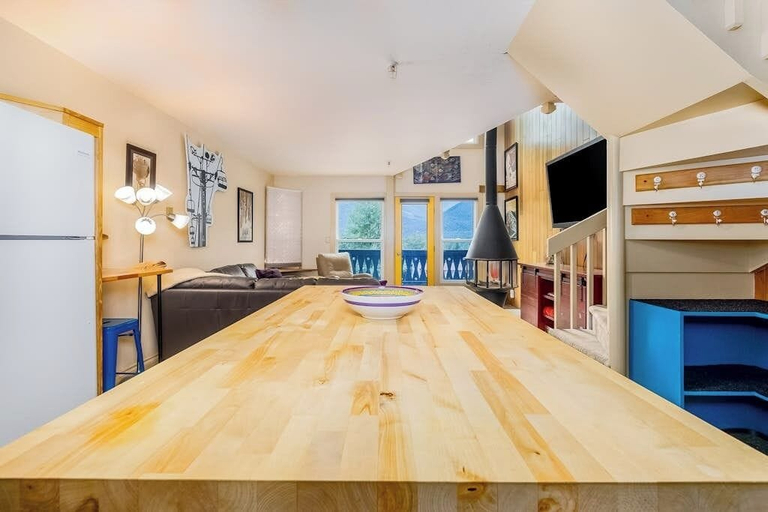 Interior 5, One-bedroom Loft Condo w/ Full Mountain Views, Anchorage