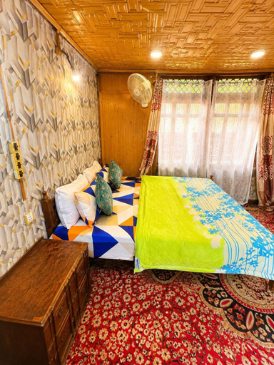 Bedroom 2, Dal lake Retreat Houseboat, Srinagar