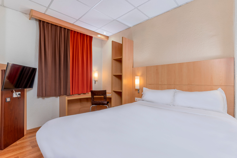 Bedroom 2, B&B HOTEL Marseille Centre Vieux Port, Bouches-du-Rhône