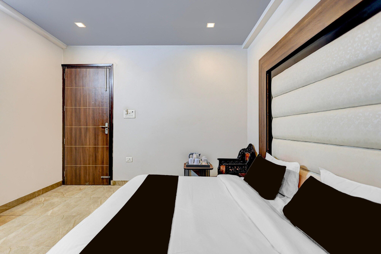 Room 4, Deluxe Room Ranipur Mor, Hardwar
