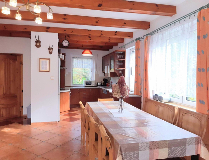 Dining 4, Holiday Villa With a Garden, Close to the Lake, Olsztyn