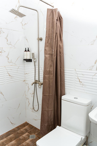Bathroom 5, Hotel West Face, Tskaltubo