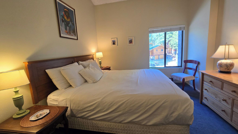 Bedroom 2, Eagle Summit Collection, Mono