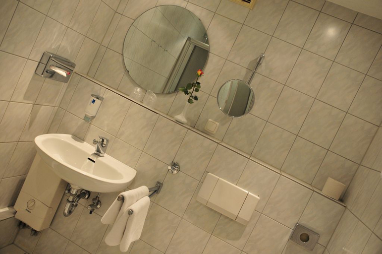 Bathroom, Cerano City Hotel Köln am Dom, Köln