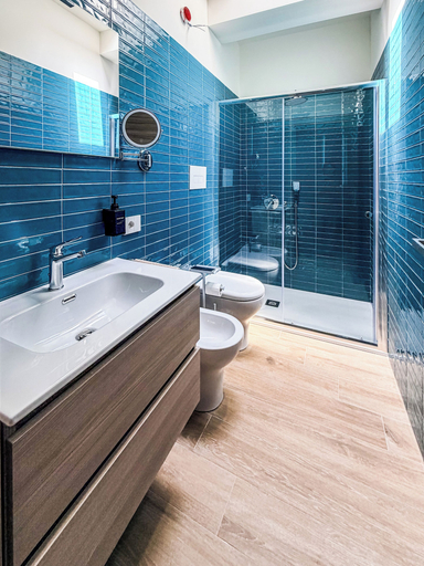 Bathroom 5, La Casa di Betti, Syracuse