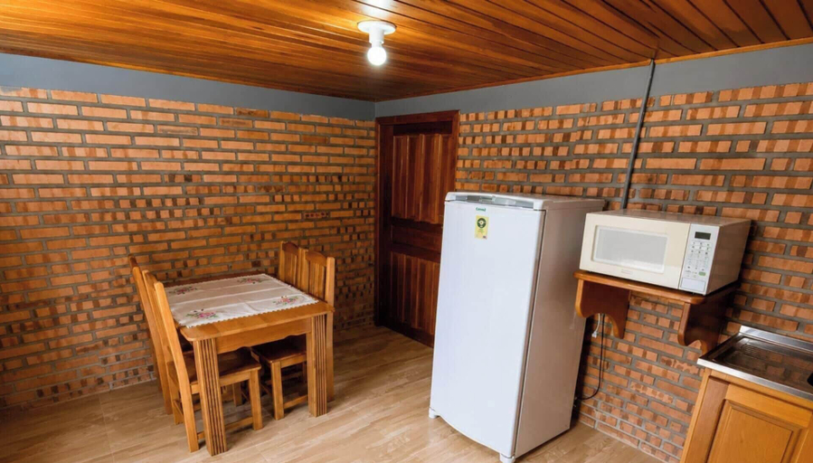 Private kitchen 5, Pousada Dona Teresinha | Piscina Aquecida | Café - São Bonifácio - SC, São Bonifácio