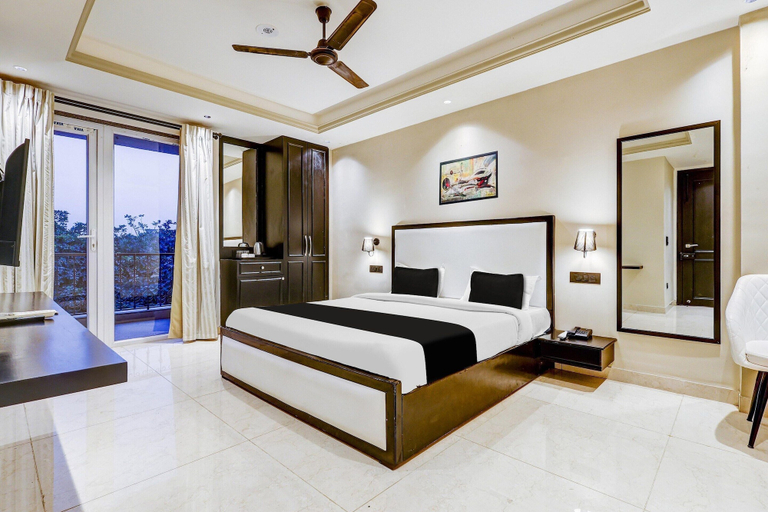 Room 4, Classic With Balcony Cloud Bay, Gurgaon