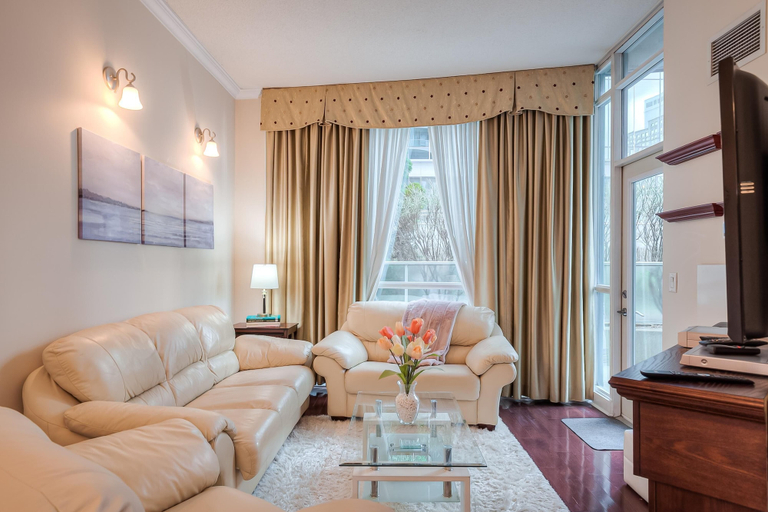 Living area 2, Oakspire Suites, Toronto