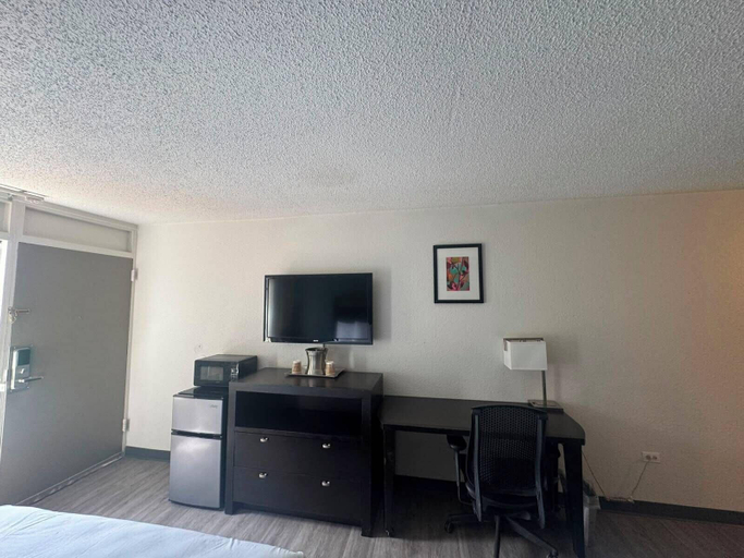 Bedroom 3, Express Inn & Suites, Hunt