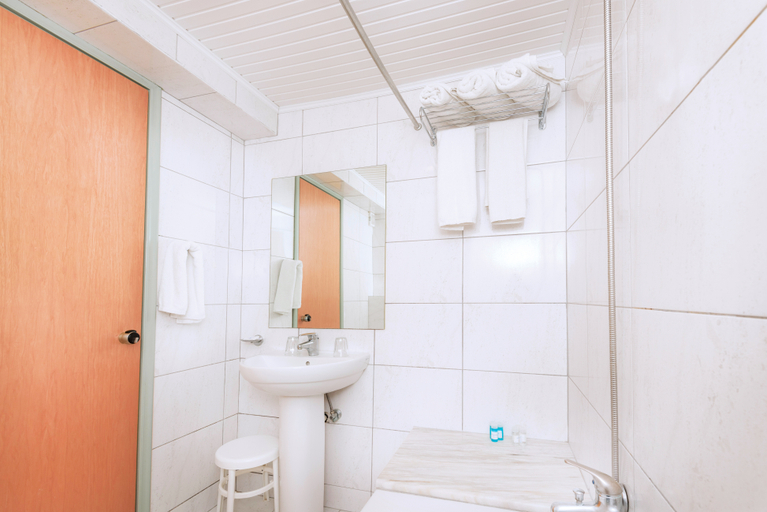 Bathroom 4, Kosta Palace City Hotel, South Aegean