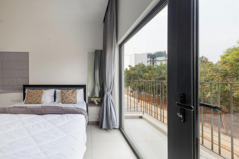 Room 2, Orionrosewood Villa by Redolive3bhkacnr Airport, Bangalore Rural