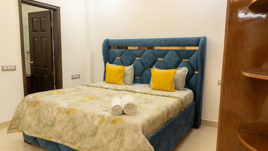 Room 2, Fortune Home Service Apartment E120 3BHK, Delhi