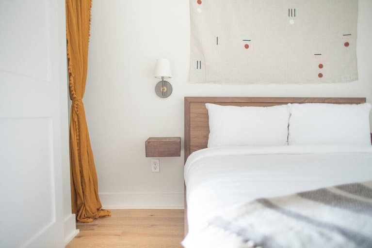 Room 1, The Windrose, Chatham