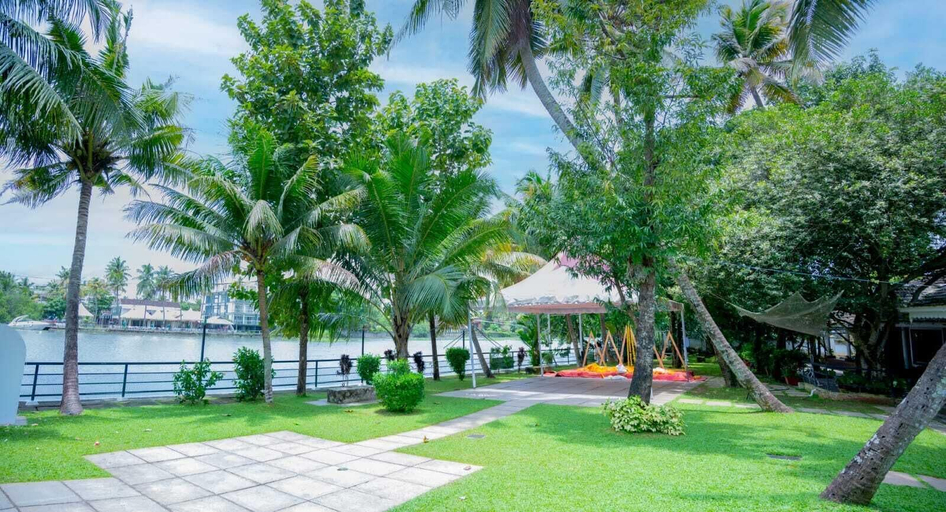 Property grounds 3, Kochi Riverside Homestay, Ernakulam