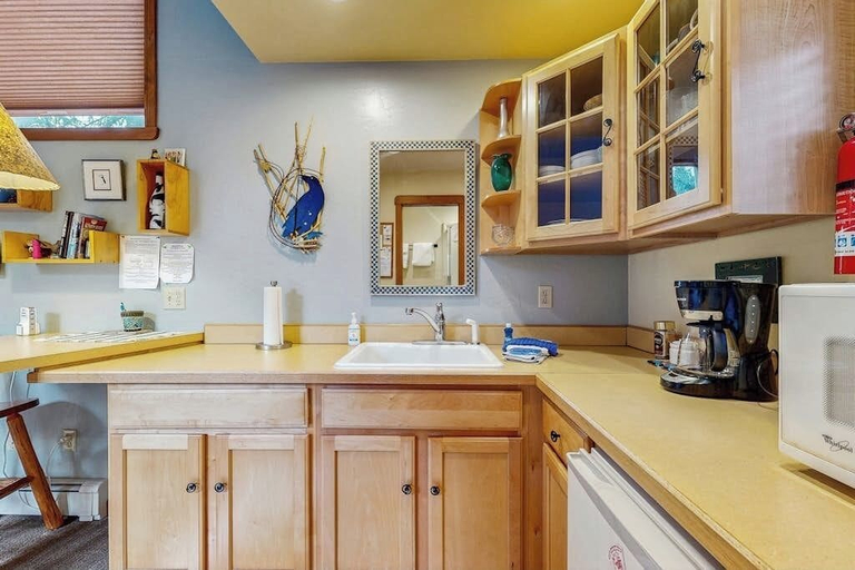 Interior 2, Glacier-view Studio w/ Its Own Private Entrance, Anchorage