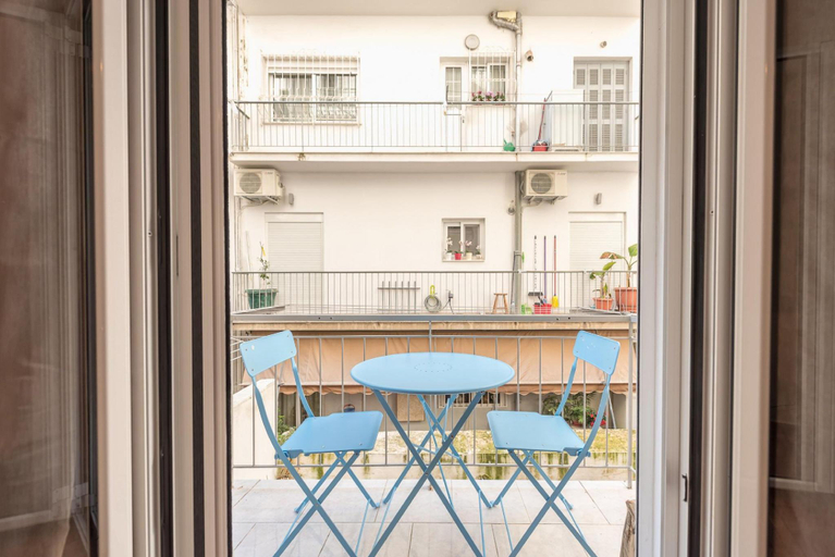 Others 4, Fresh and Clean apt for 6 in Koukaki, Attica