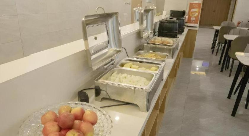 Food & Drinks 5, GreenTree Inn Xiaoyi Wanda Plaza, Luliang