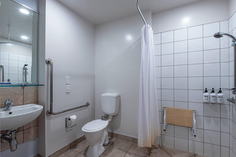 Bathroom 5, Quality Hotel Oceans Tutukaka, Whangarei