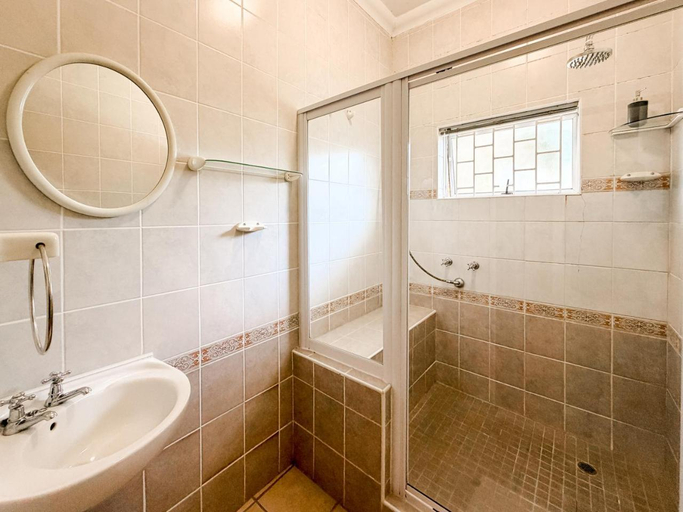 Bathroom 4, 12 On Churchill, Eden