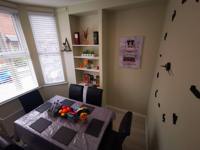 Others 5, 4BR Modern Botanic House, Belfast