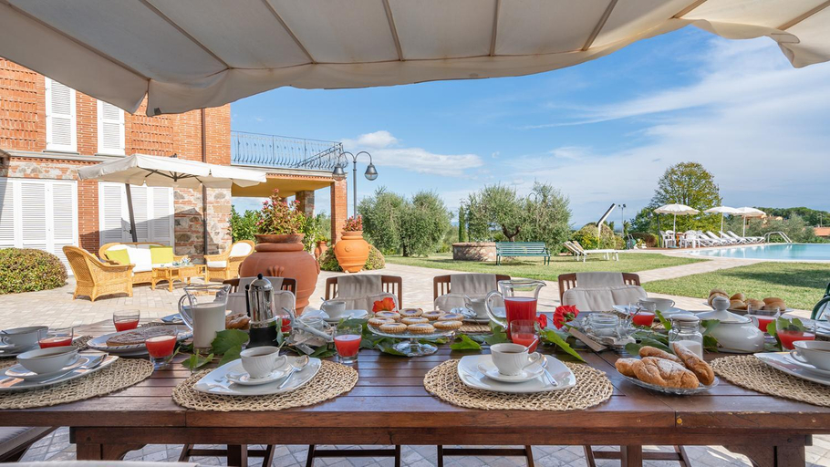 Food & Drinks, VILLA GABRI 8, Emma Villas, Lucca