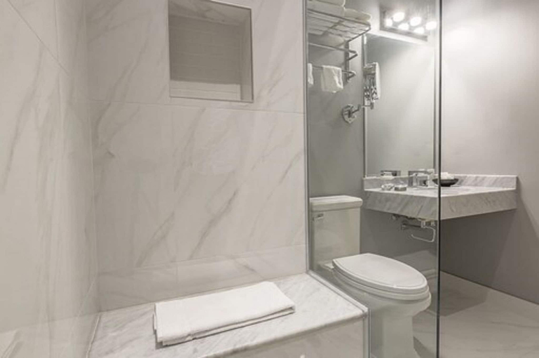 Bathroom 4, Lhotel Montreal, Montréal