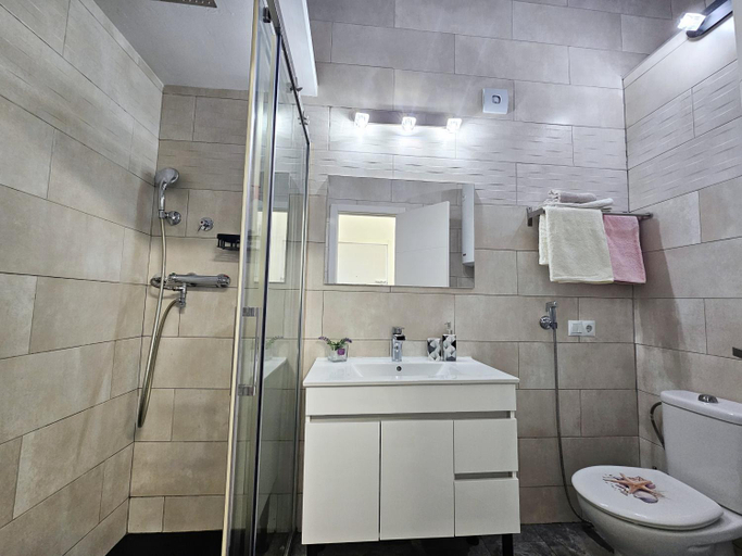 Bathroom 3, Junto a la Playa del Cristo, cerca del Puerto, Málaga