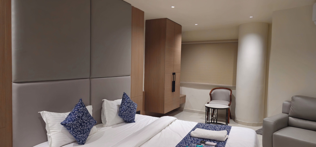 Room 5, Hotel Centrum, Surendranagar