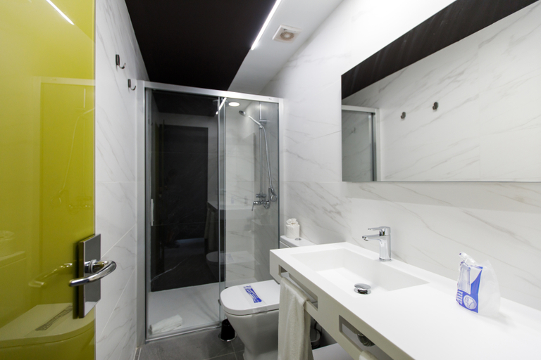 Bathroom, Guatiza Apartments, Las Palmas