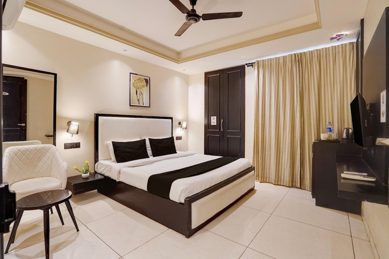 Room 2, Classic With Balcony Cloud Bay, Gurgaon