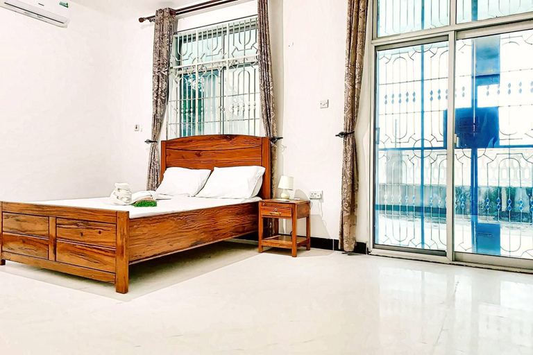 Room 2, Uroa Beachfront Apt Direct Sand, Kati