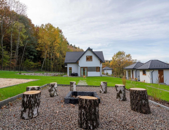 Garden 4, Large Holiday Villa With Garden, Sauna and Jacuzzi, Wadowice