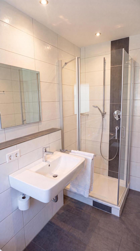 Bathroom 5, Ratskeller Hotel, Karlsruhe