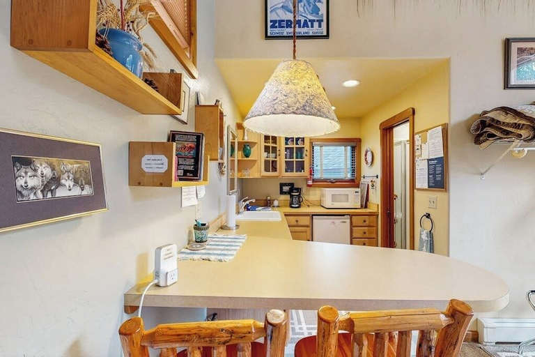 Interior 4, Glacier-view Studio w/ Its Own Private Entrance, Anchorage