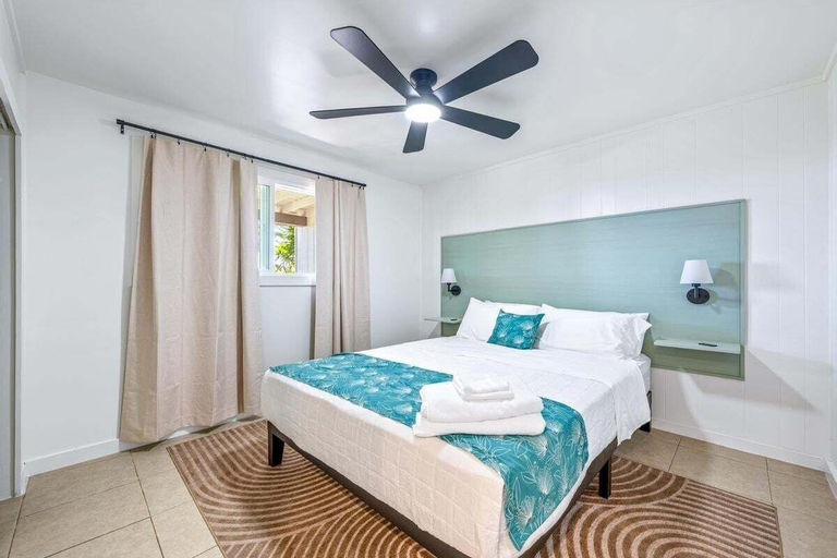 Room 5, Big Island Kahaluu Surf Boutique #4 2 Bedroom Apts