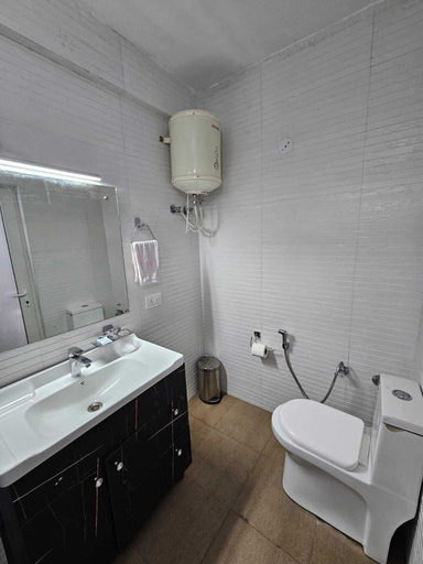 Bathroom 3, Sukon House by Crimson Horizon, Dehradun