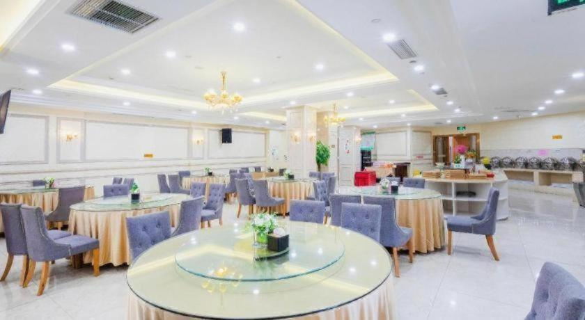 Food & Drinks, Vienna International Liangjiang Xingfu Square, Chongqing