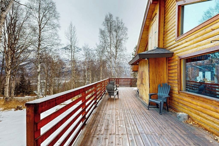 Interior 2, Remote 2BR Log Cabin Tucked Outside Anchorage, Anchorage