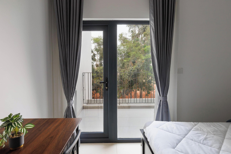 Room 4, Orionrosewood Villa by Redolive3bhkacnr Airport, Bangalore Rural