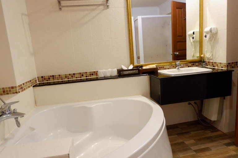 Bathroom 4, Aiyaree Place Hotel, Pattaya