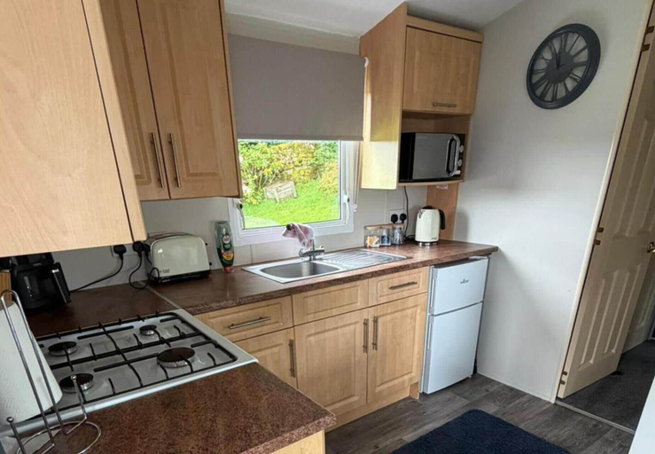 Private kitchen 2, Family & Dog Friendly 2-bed Caravan, Sleeps 6, Dumfries and Galloway