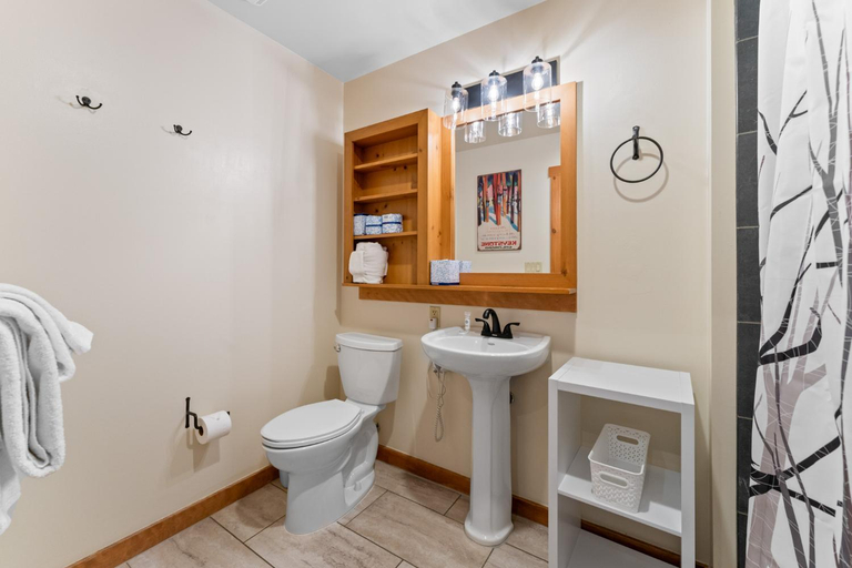 Bathroom 4, Expedition Station 8610, Summit